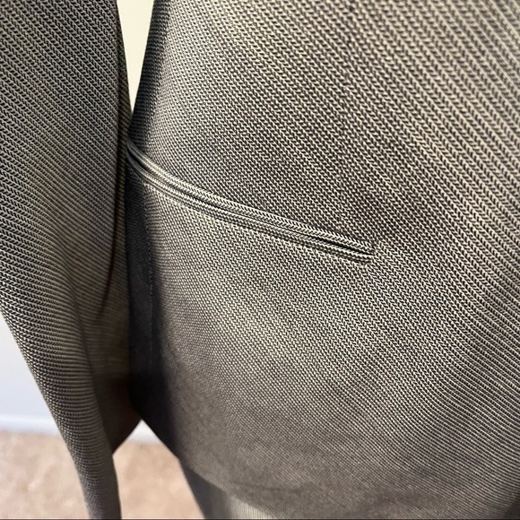 Vintage Yansi Fugel 2-piece suit, classy, front button closure. Size 6 - Picture 6 of 10